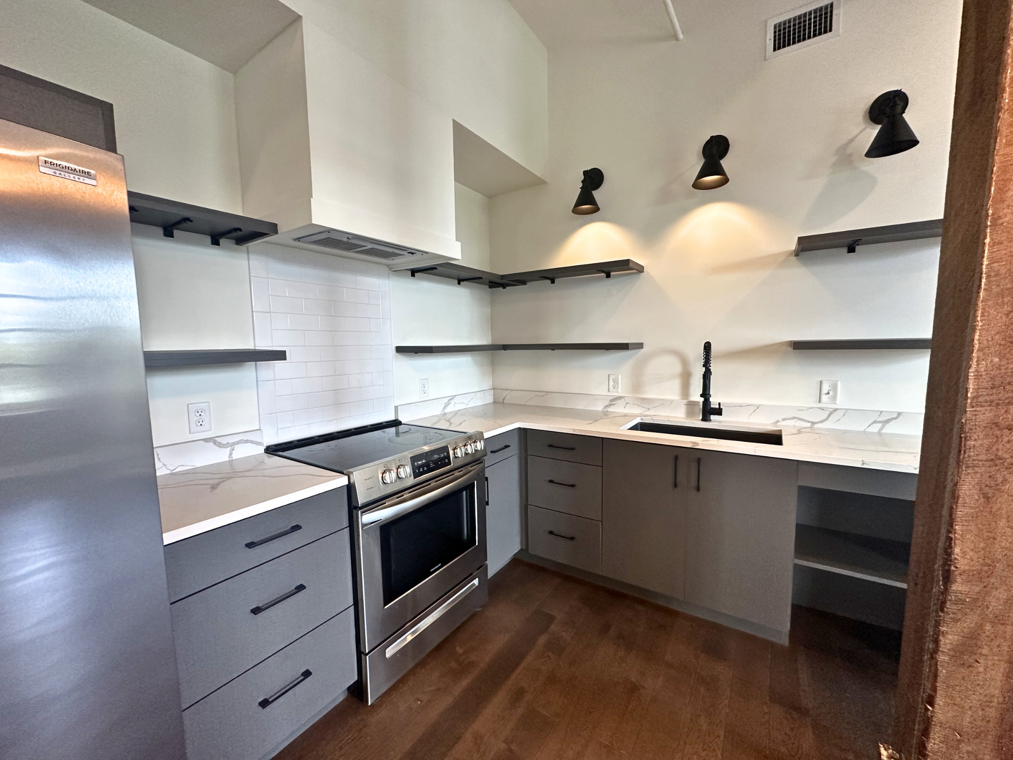 921 Dauphin St #4C