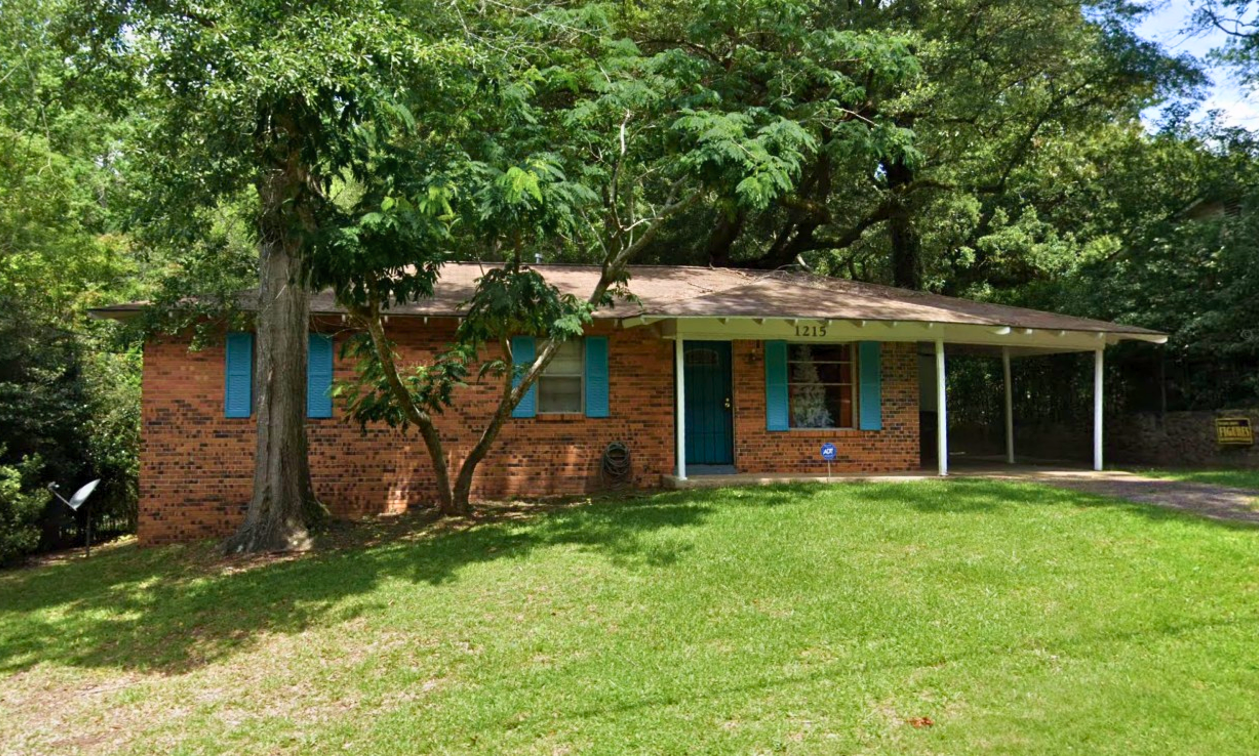 1215 Oak Lane Cir N
